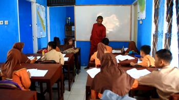 Potret Pendidikan di Rohul, Puluhan Siswa SDN 028 Numpang Belajar di Kantor KNPI